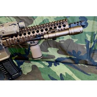 Linterna M600C Scout Weaponlight Tan - Night Evolution
